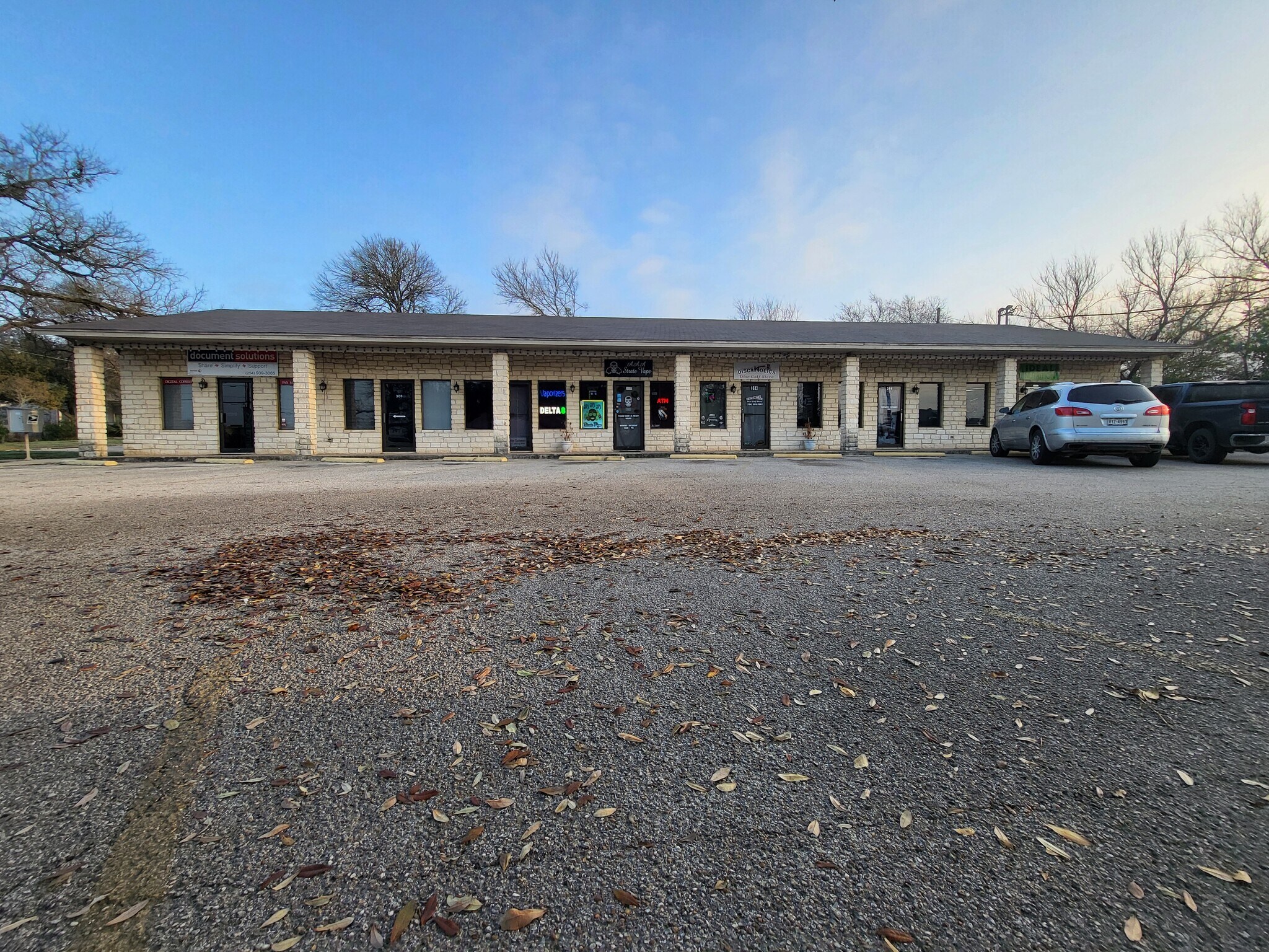 304-314 E 6th Ave, Belton, TX for lease Building Photo- Image 1 of 5