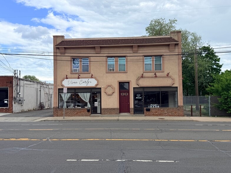 51-53 W Montauk Hwy, Lindenhurst, NY for sale - Building Photo - Image 3 of 10