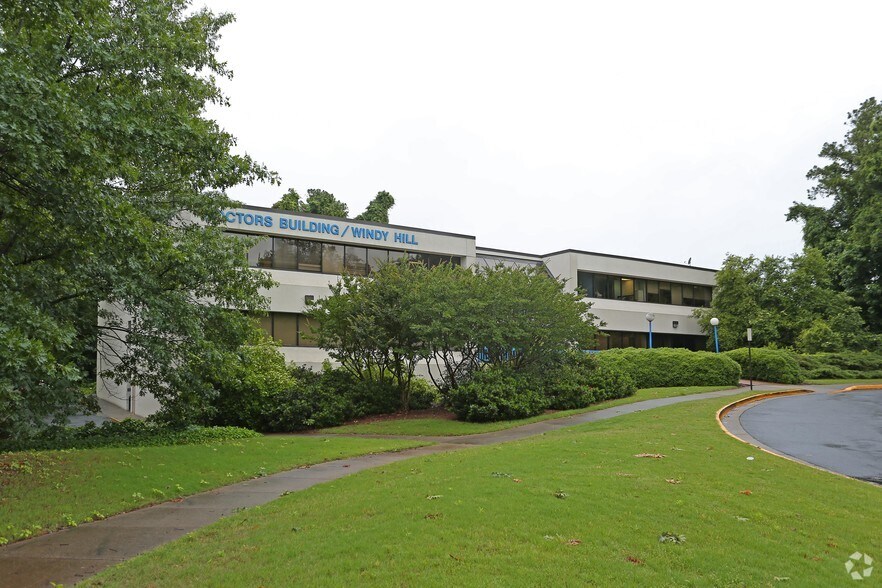 2520 Windy Hill Rd SE, Marietta, GA à louer - Photo du bâtiment - Image 3 de 18