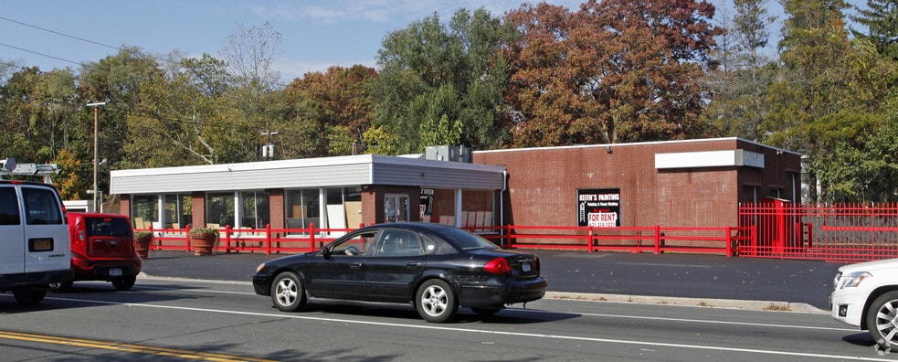 683 Middle Country Rd S, Saint James, NY for sale - Primary Photo - Image 2 of 4