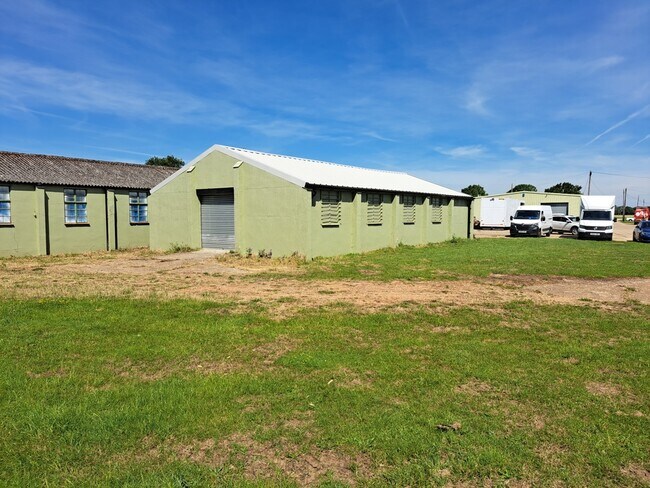Plus de détails pour Tachbrook Rd, Little Staughton - Industriel à louer