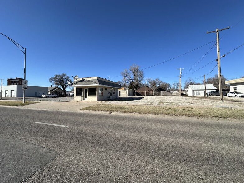 1624 10th St, Great Bend, KS for sale - Building Photo - Image 2 of 18