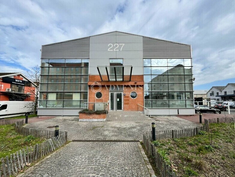 15 Rue Du Mimosa, Aubervilliers à louer - Photo du bâtiment - Image 2 de 9