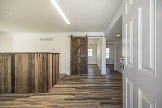 302 S Lincoln Dr, Troy, MO for lease Interior Photo- Image 2 of 14