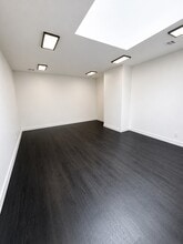 327-331 N Beverly Dr, Beverly Hills, CA for lease Interior Photo- Image 2 of 2