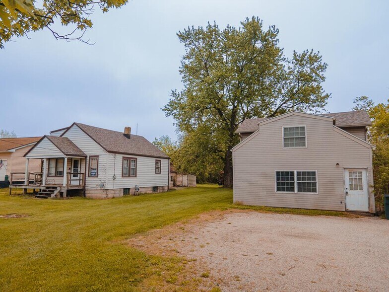 1298 Ashland Rd, Mansfield, OH à vendre - Photo du bâtiment - Image 2 de 42