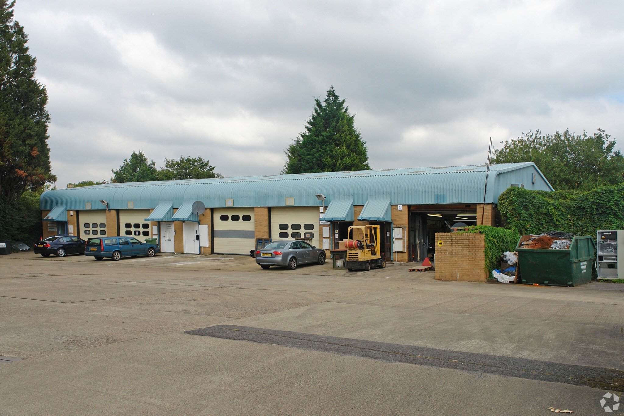 2-6 Holly Rd, Hampton à vendre Photo principale- Image 1 de 2