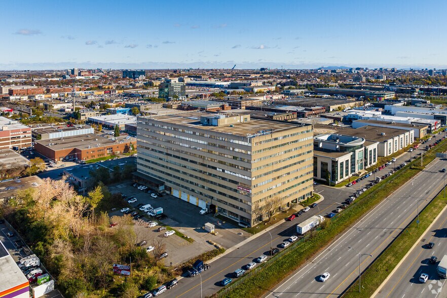 1625 Rue Chabanel O, Montréal, QC à louer - Aérien - Image 3 de 6
