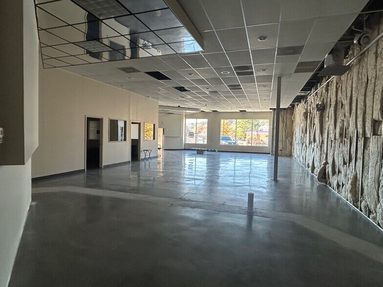 5110 Oporto Madrid Blvd S, Irondale, AL à louer - Photo intérieure - Image 2 de 8