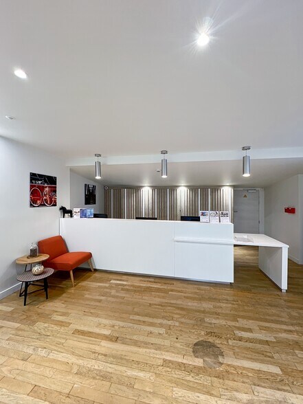 Coworking Space in Lille for lease - Interior Photo - Image 2 of 21