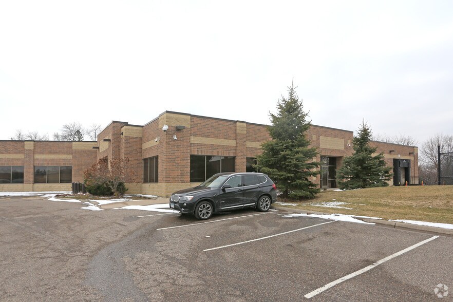 1180 Centre Pointe Cir, Mendota Heights, MN à vendre - Photo du bâtiment - Image 2 de 9