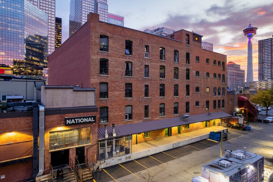 319-325 10th Ave SW, Calgary, AB à louer - Photo du bâtiment - Image 3 de 6