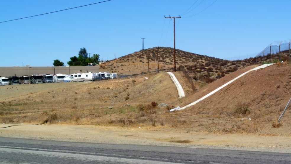 Camino Del Norte, Lake Elsinore, CA for lease - Building Photo - Image 3 of 13
