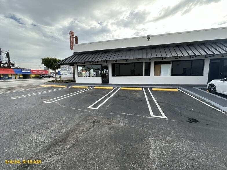 8820 SW 40th St, Miami, FL à louer - Photo du bâtiment - Image 2 de 8