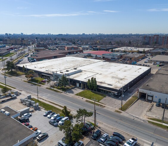 36-40 Milvan Dr, Toronto, ON à vendre - Photo du bâtiment - Image 3 de 19