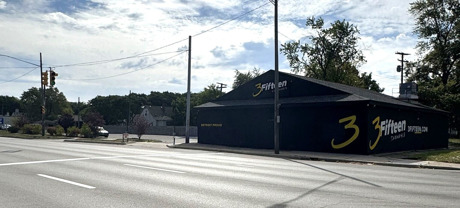 12800 8 Mile Rd, Detroit, MI à vendre Photo du bâtiment- Image 1 de 12