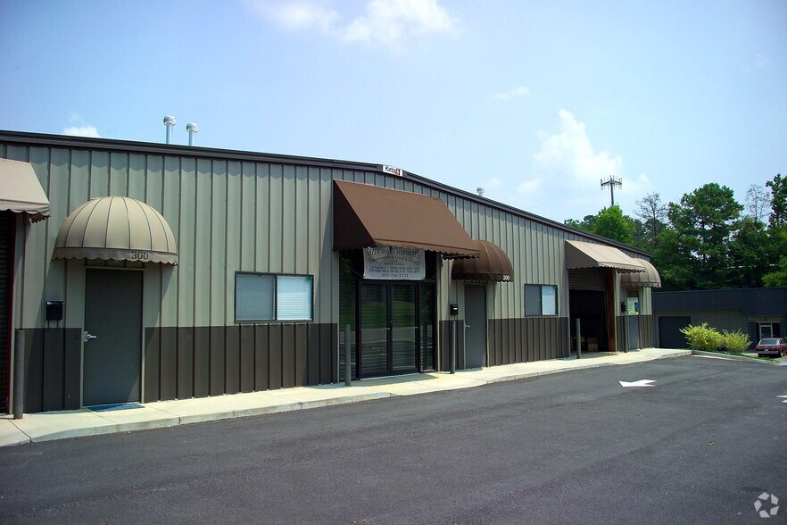 4550 Lewis Rd, Stone Mountain, GA à louer - Photo du bâtiment - Image 2 de 3