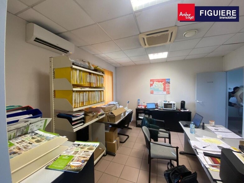 Office in Salon-de-Provence for lease - Building Photo - Image 3 of 8