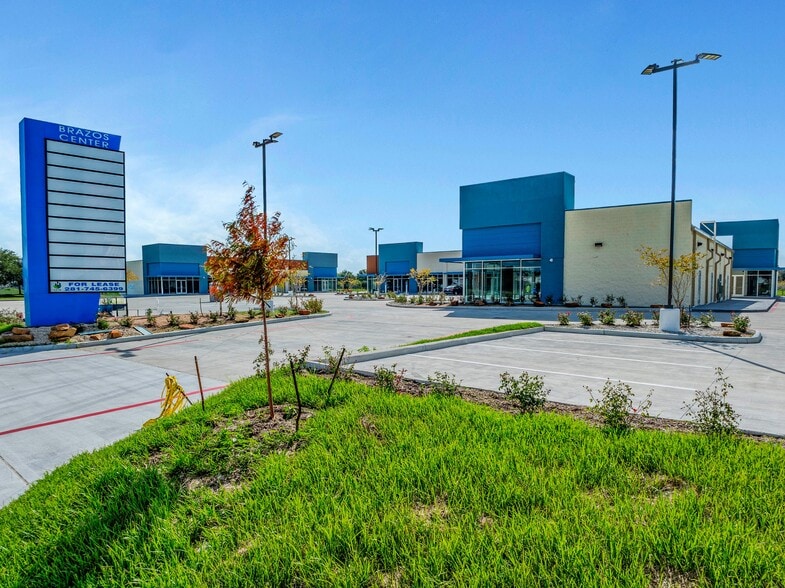 1821 BF Terry Blvd, Rosenberg, TX for lease - Building Photo - Image 3 of 25