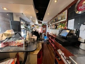 Retail in Barcelona, Barcelona for lease Interior Photo- Image 2 of 21