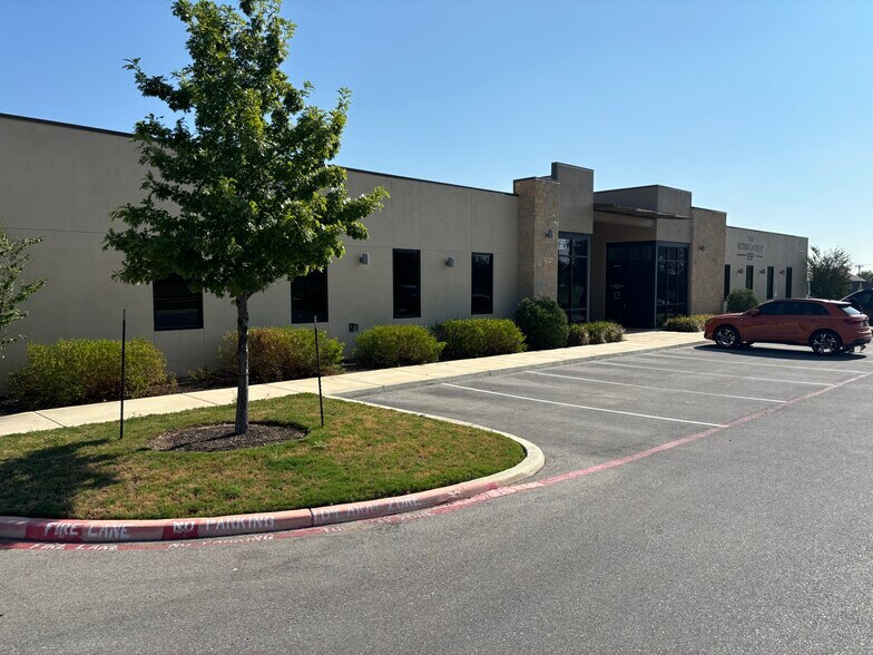 11207 Wild Pine, San Antonio, TX à vendre - Photo du bâtiment - Image 2 de 6