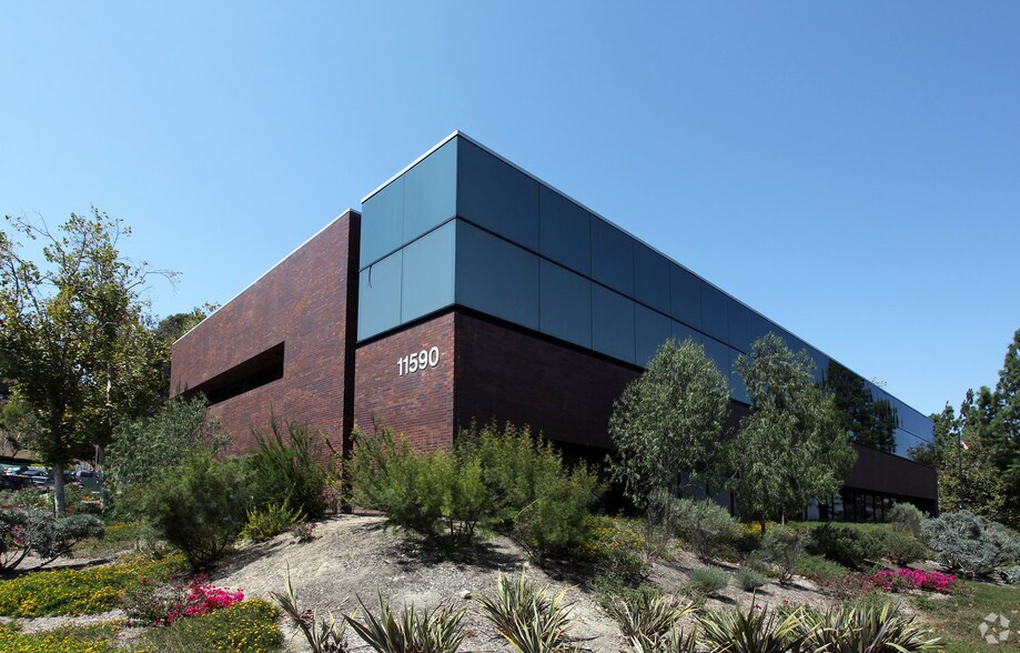 11590 W Bernardo Ct, San Diego, CA à louer - Photo du bâtiment - Image 3 de 6