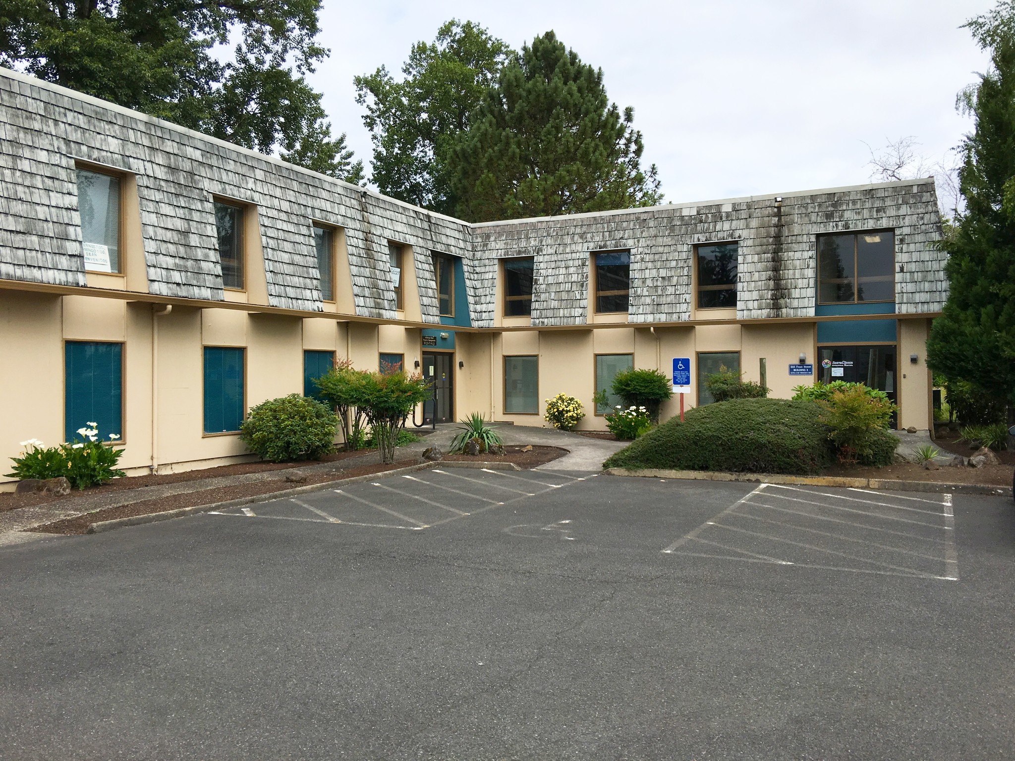 2111 Front St, Salem, OR for lease Building Photo- Image 1 of 9