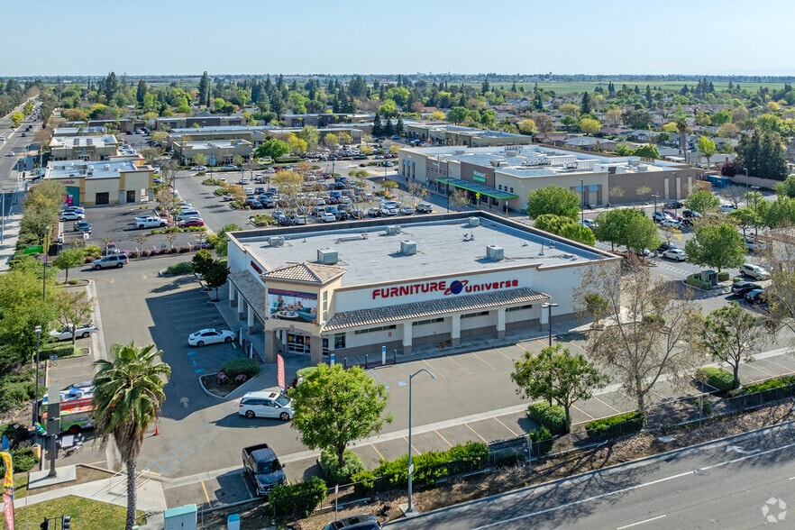 6885 N Willow Ave, Fresno, CA for sale - Aerial - Image 2 of 10
