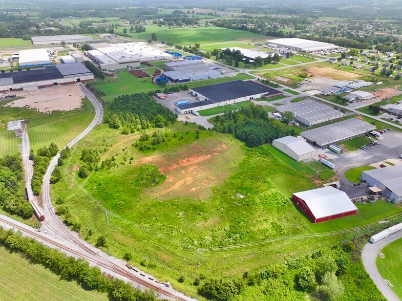 130 Davis St, Portland, TN à louer - Photo du bâtiment - Image 3 de 6