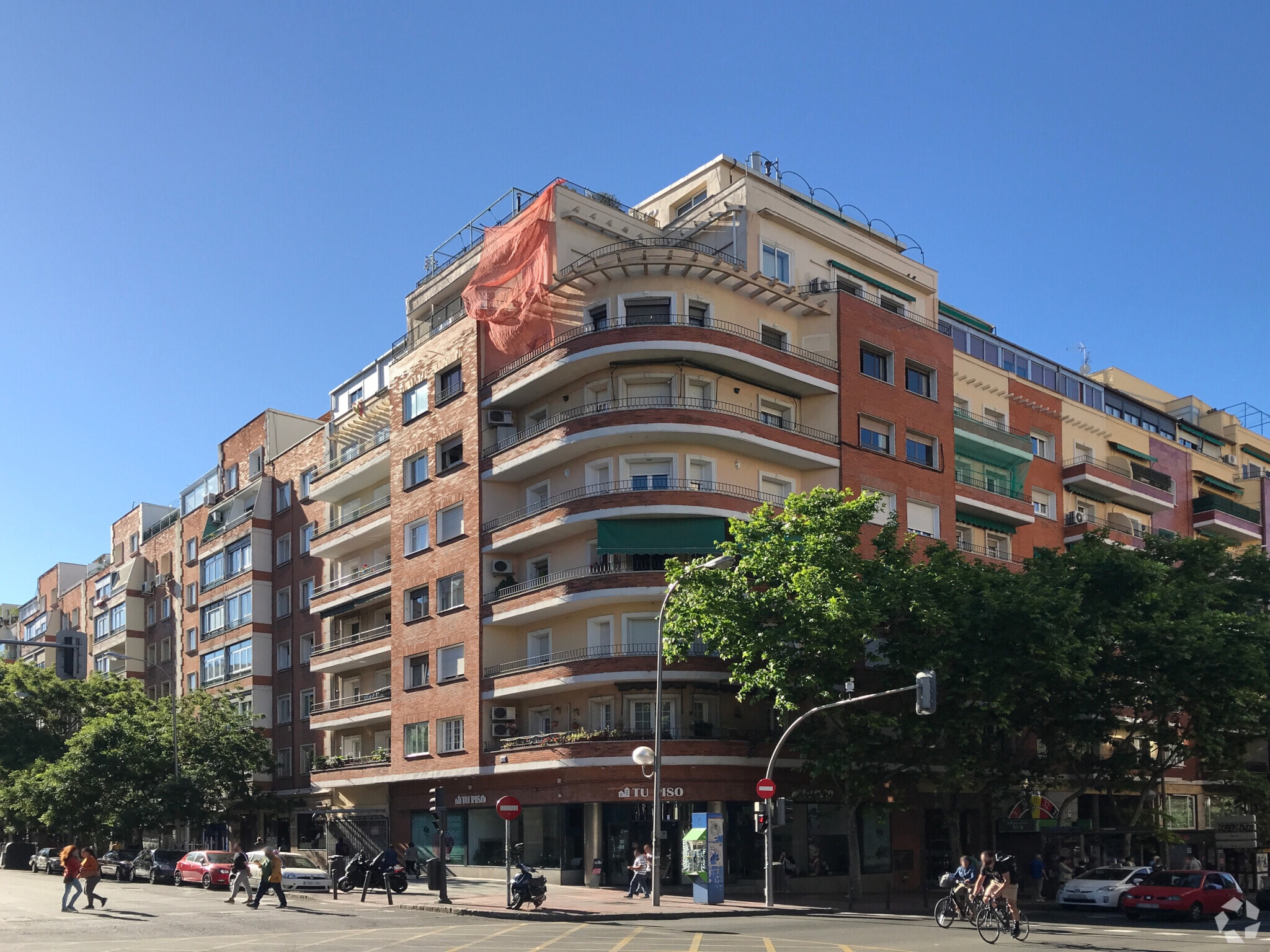 Retail in Madrid, Madrid for lease Primary Photo- Image 1 of 2