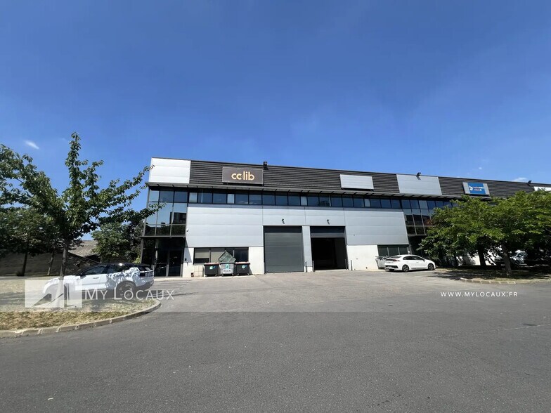 Industriel dans Saint-Denis à louer - Photo du bâtiment - Image 1 de 7