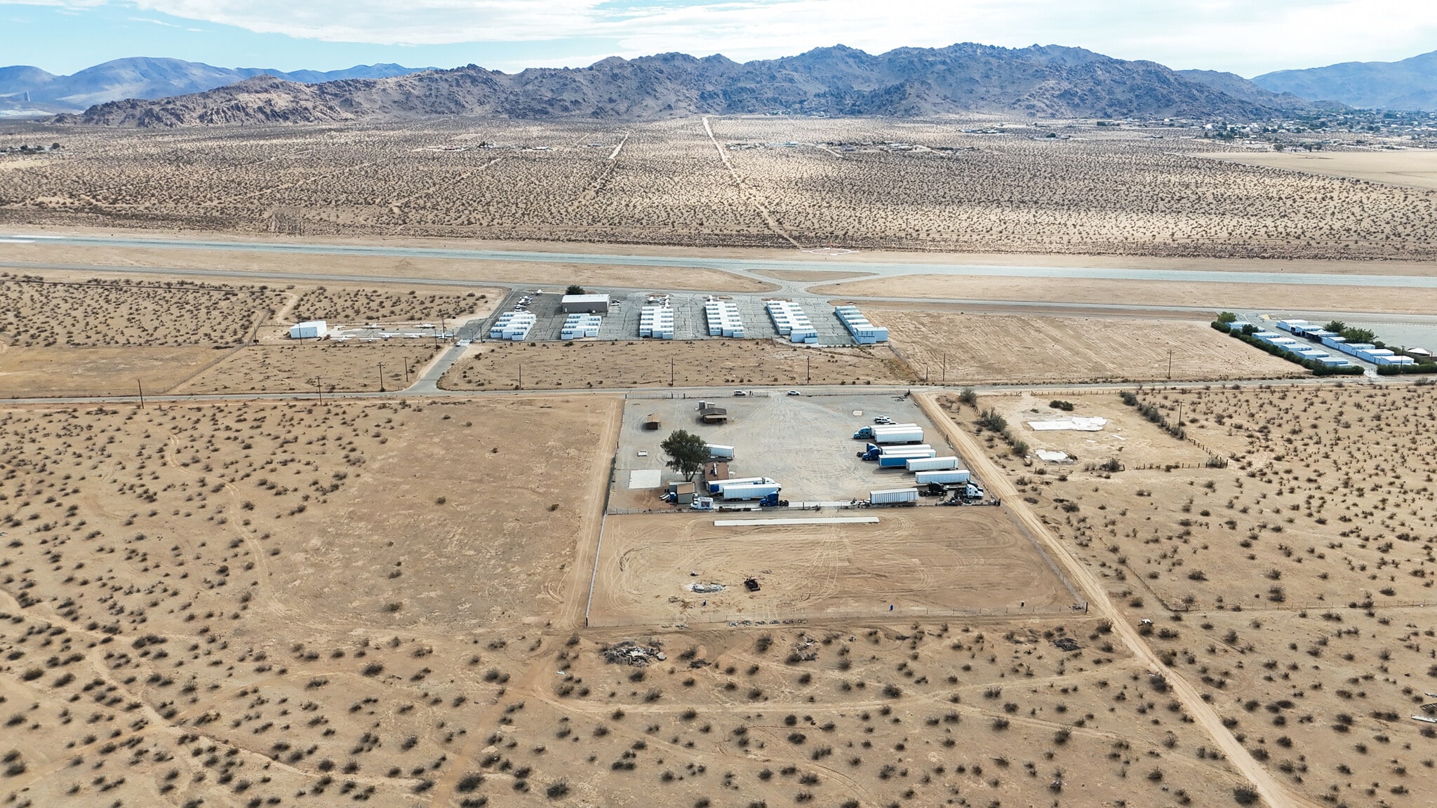 18142 Navajo Rd, Apple Valley, CA for lease Primary Photo- Image 1 of 29