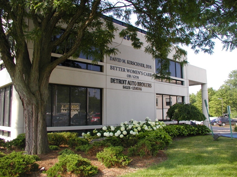 29355 Northwestern Hwy, Southfield, MI for lease - Building Photo - Image 3 of 3