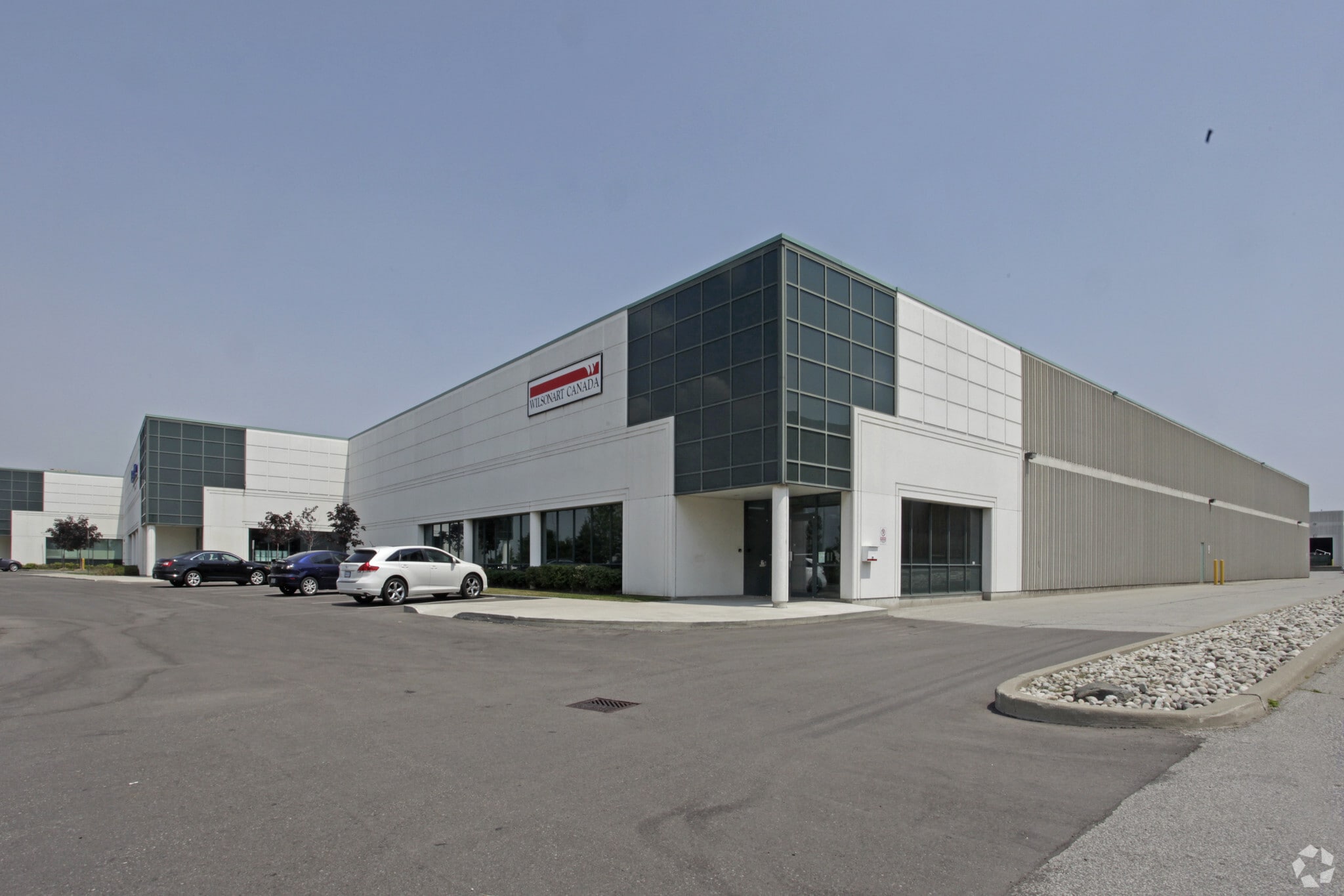 380 Courtneypark Dr E, Mississauga, ON for lease Primary Photo- Image 1 of 3