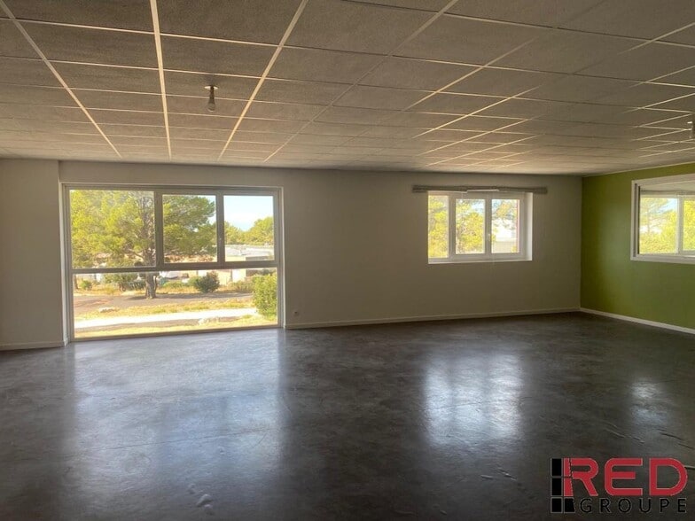 Industrial in Signes for lease - Interior Photo - Image 2 of 5