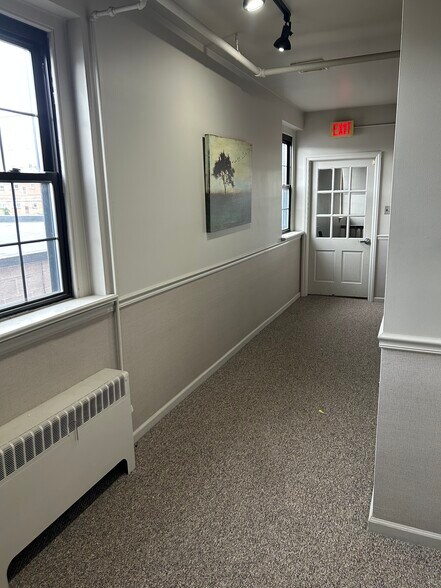 19 Jenkins Ave, Lansdale, PA à louer - Photo du bâtiment - Image 2 de 7