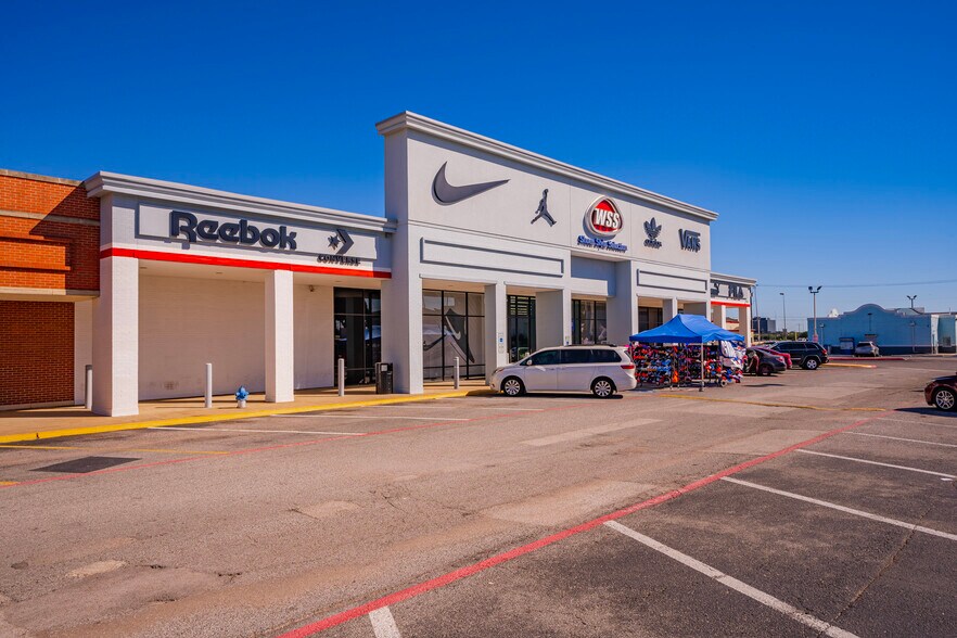 3600 Gus Thomasson Rd, Mesquite, TX à louer - Photo du bâtiment - Image 2 de 7