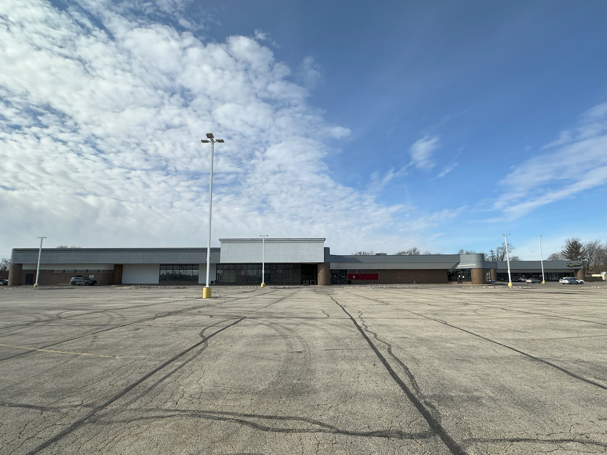 3702-3748 N Main St, Rockford, IL for lease Building Photo- Image 1 of 5