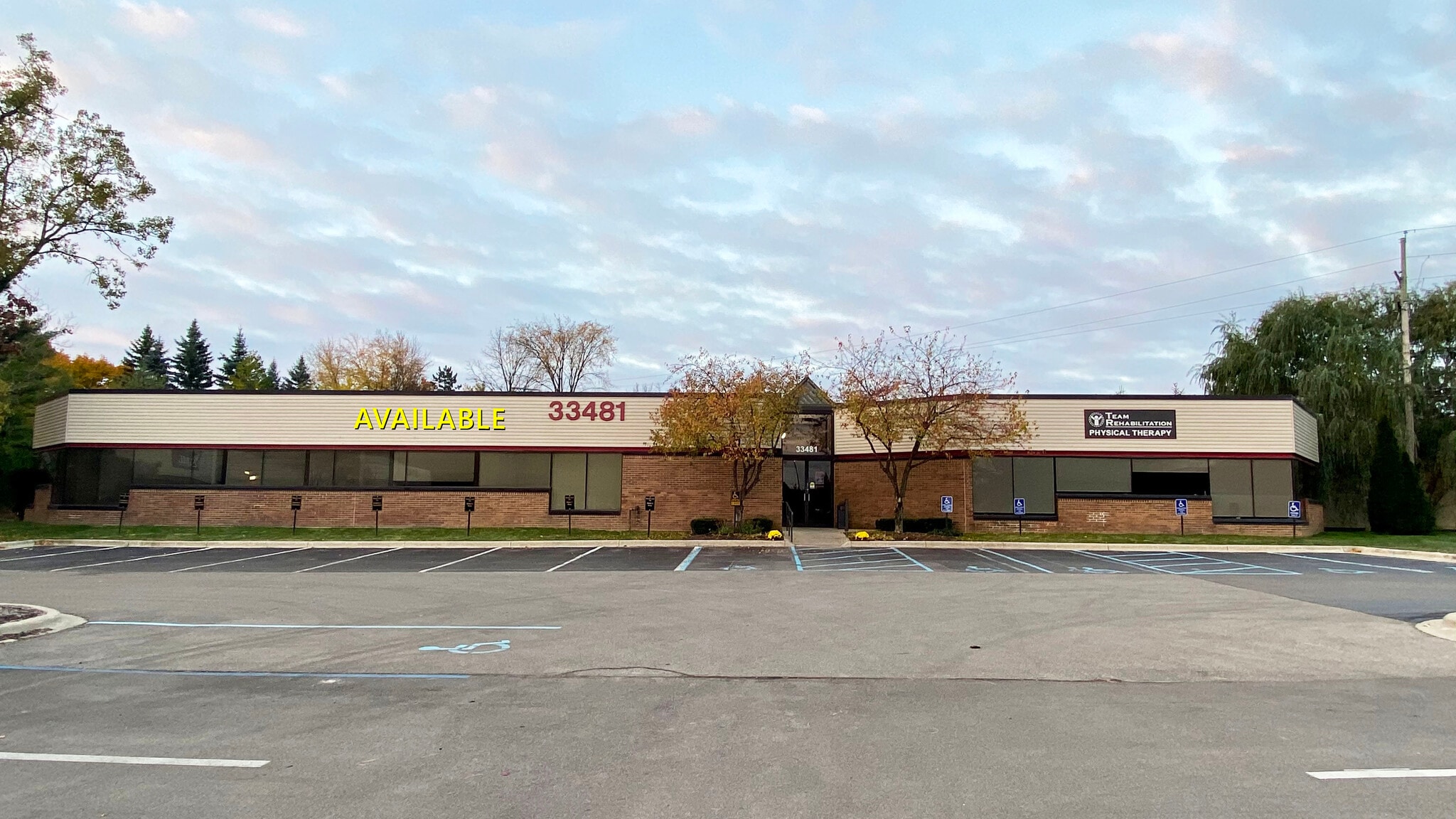 33481 W 14 Mile Rd, Farmington Hills, MI for sale Primary Photo- Image 1 of 17