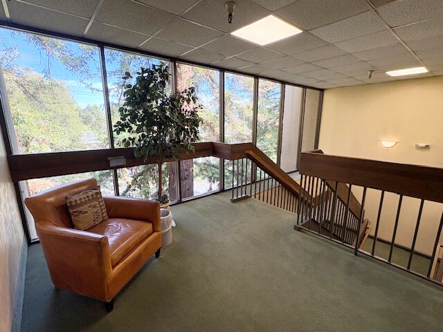 1225 Crane St, Menlo Park, CA à louer - Photo du bâtiment - Image 3 de 11