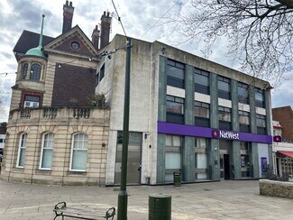 Plus de détails pour 47-49 Carfax, Horsham - Bureau à louer