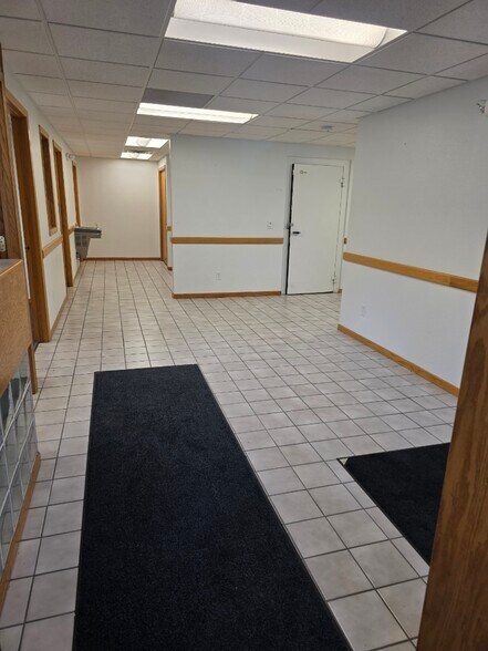 1130 Sextonville Rd, Richland Center, WI for lease - Interior Photo - Image 2 of 41