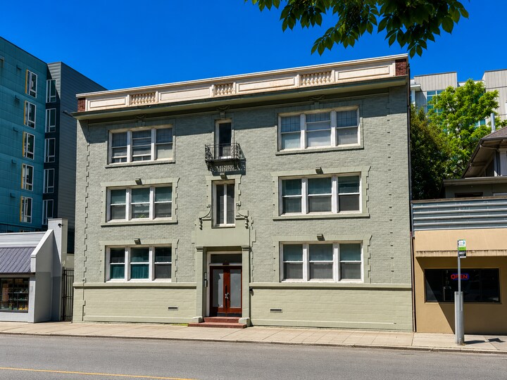 4737 Brooklyn Ave NE, Seattle, WA à vendre Photo du bâtiment- Image 1 de 11