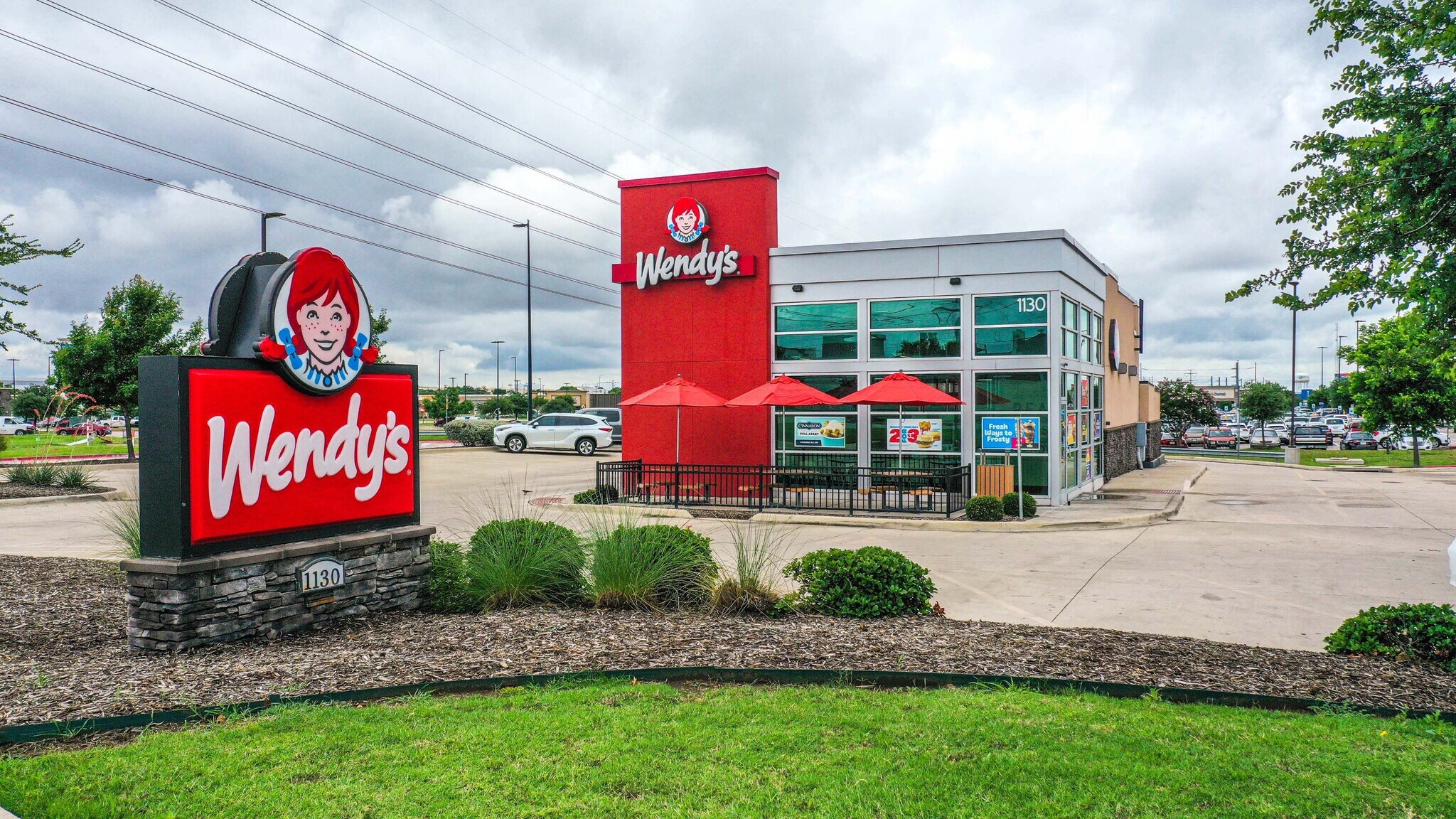 1130 Arkansas Ln, Grand Prairie, TX à vendre Photo du bâtiment- Image 1 de 3