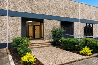 8303-8317 Knight Rd, Houston, TX à louer Photo du bâtiment- Image 1 de 21