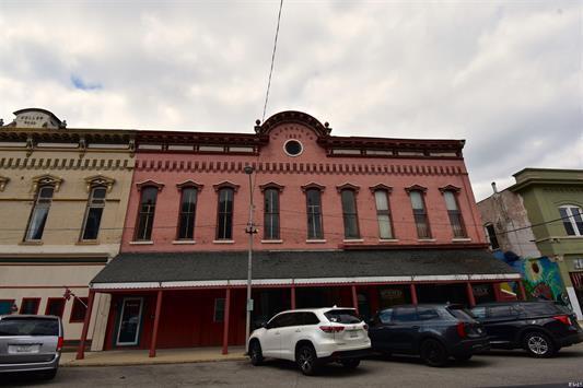 111 N Market St, Winamac, IN à vendre - Photo du b timent - Image 3 de 3