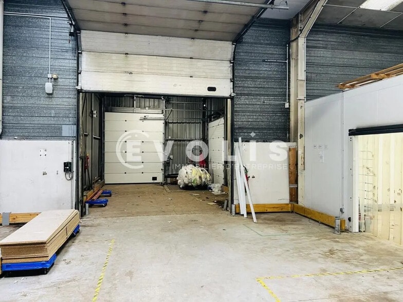 Flex in Neuilly-sur-Marne for lease - Building Photo - Image 3 of 3