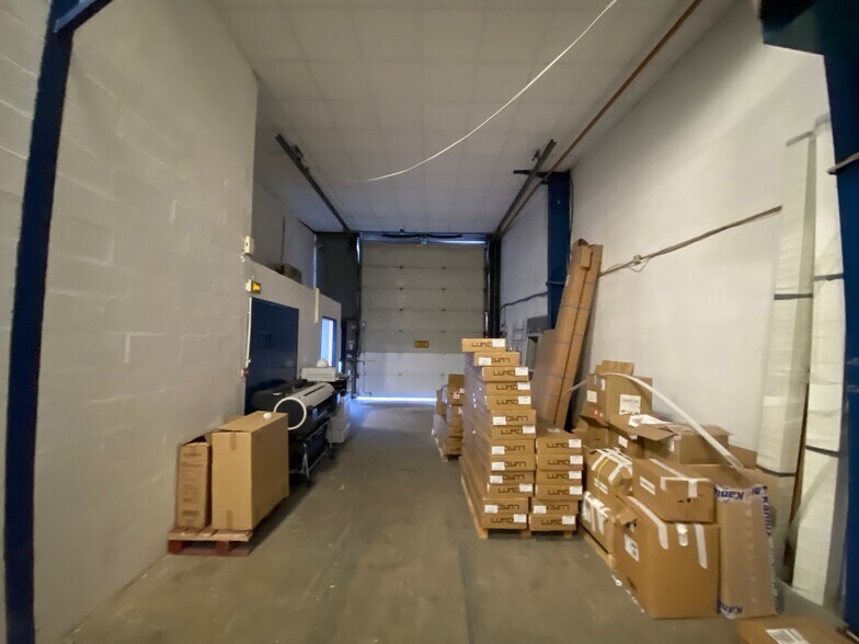 Flex dans Carrières-sur-Seine à louer - Photo du bâtiment - Image 2 de 14