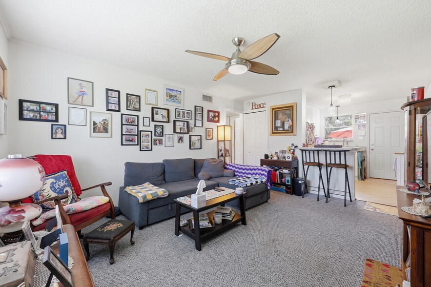 218 19th Ave N, Jacksonville Beach, FL à vendre - Photo intérieure - Image 2 de 26