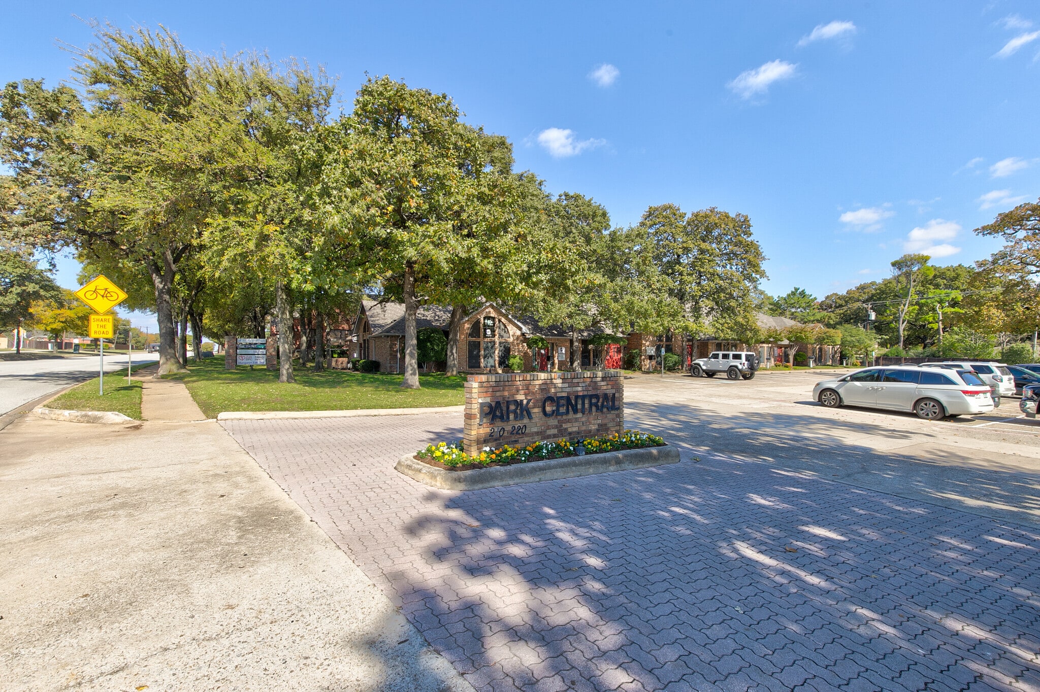 220 N Park Blvd, Grapevine, TX for lease Primary Photo- Image 1 of 4